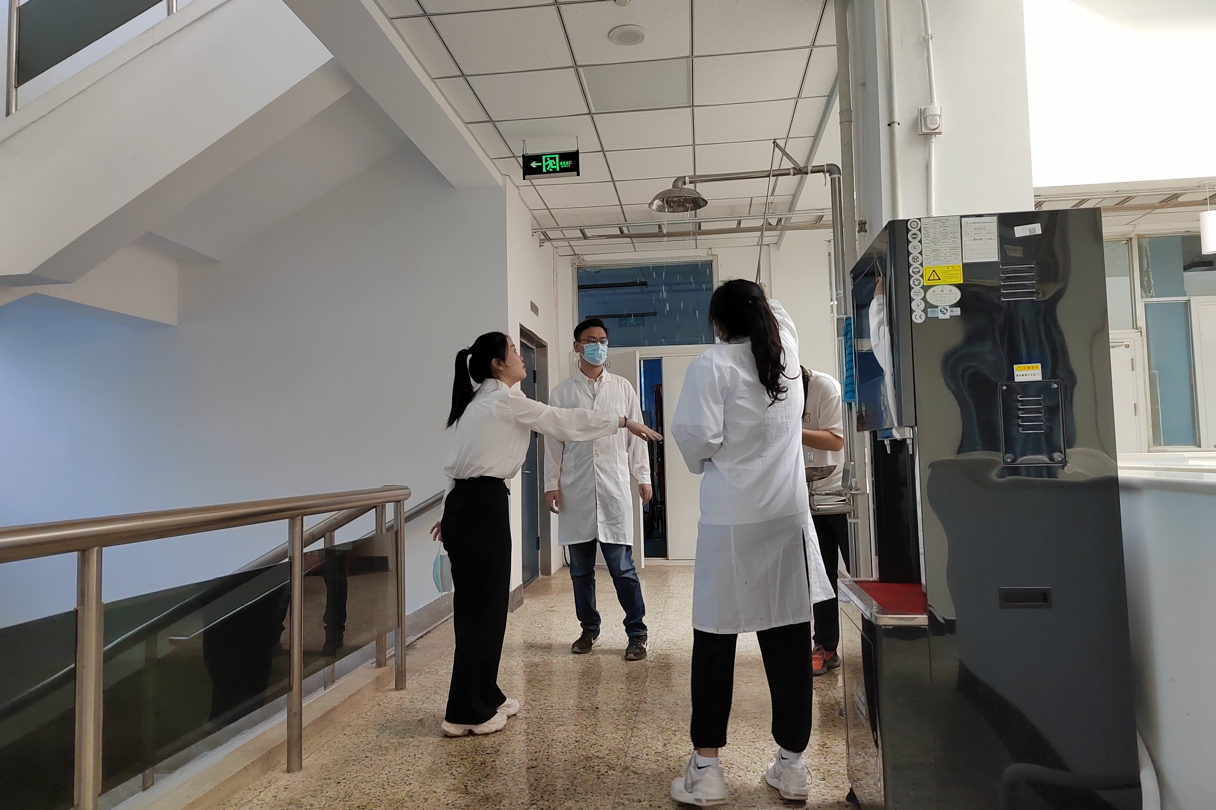 da9fc23a4ac44795a8664f1a7f98bcd0.jpg da9fc23a4ac44795a8664f1a7f98bcd0.jpg